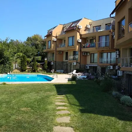 Paradise Cove Apartment