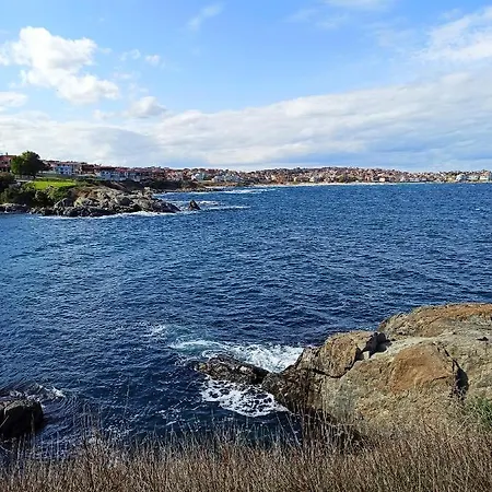Paradise Cove Apartment