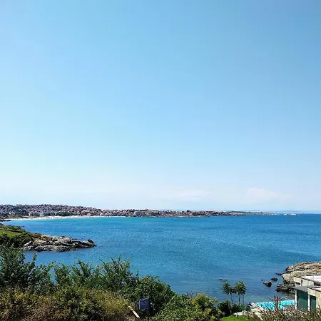 Paradise Cove Apartment *